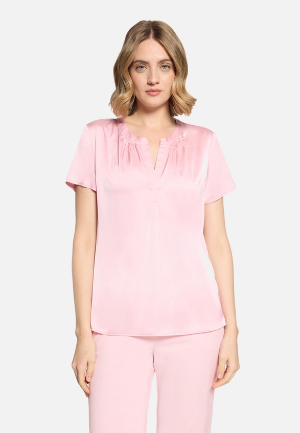 Satin-Bluse kurzarm / Modellfoto Vorderseite