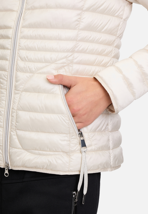 Steppjacke mit Reißverschlusstaschen / Detailbild