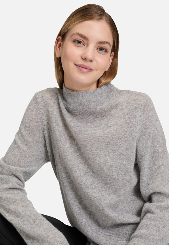 Kaschmir-Pullover mit Stehkragen / Detailbild