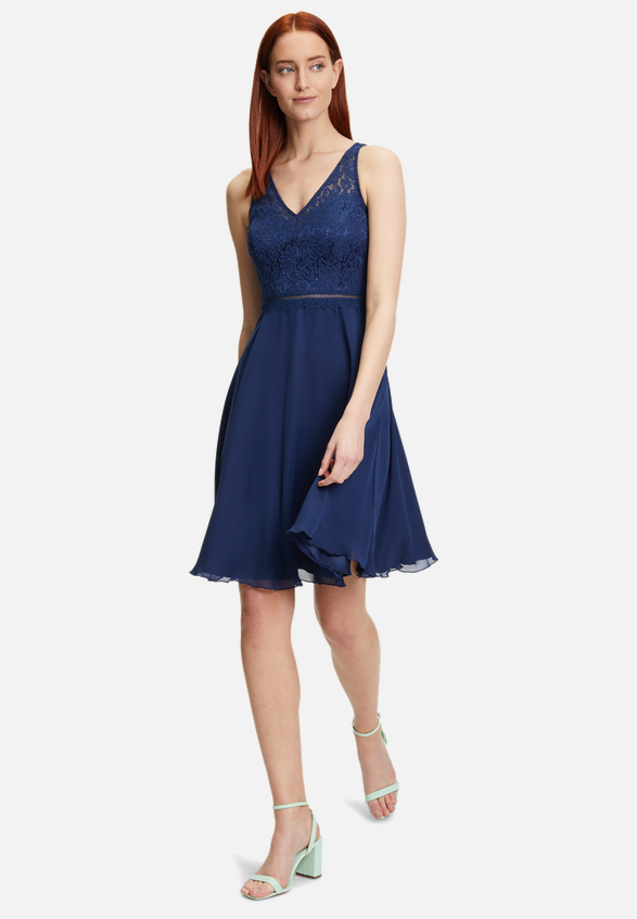 Cocktailkleid mit Spitze / Modellfoto Vorderseite