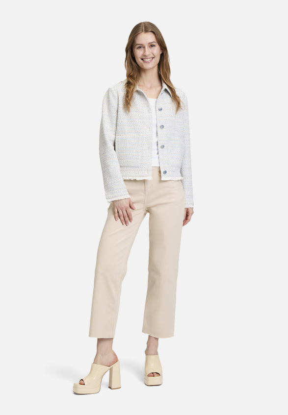 Tweedblazer mit Fransen / Modellfoto Vorderseite (Outfit)