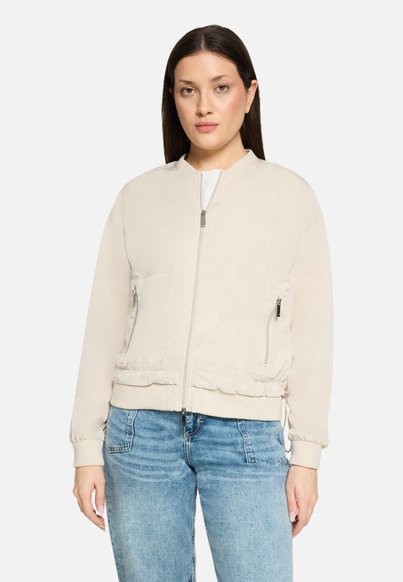Blouson mit Tunnelzug / Modellfoto Vorderseite