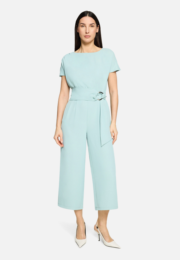 Jumpsuit mit Eingrifftaschen / Modellfoto Vorderseite