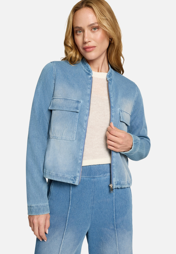 Jeansjacke mit Reißverschluss / Modellfoto Vorderseite