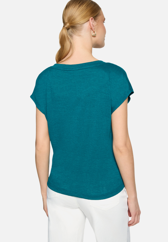 Basic-T-Shirt  mit V-Ausschnitt / Modellfoto Rückseite