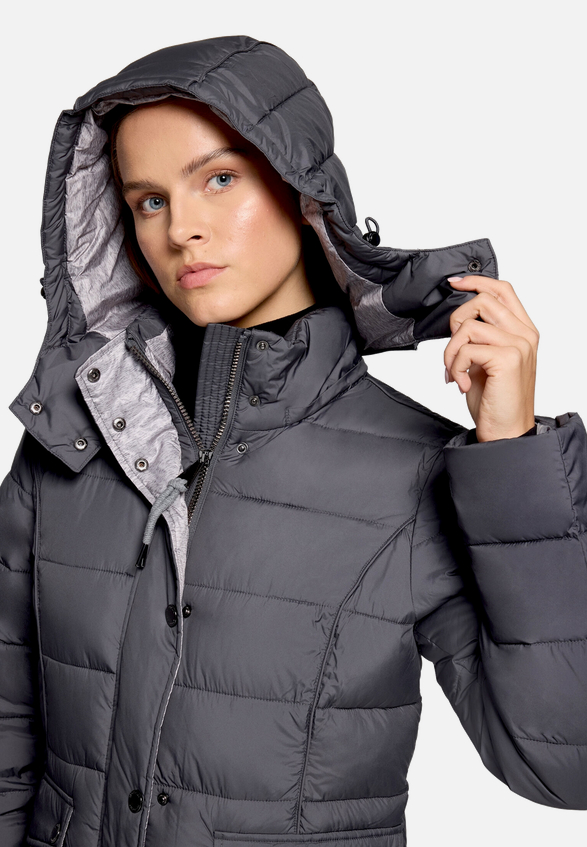 Steppjacke mit abnehmbarer Kapuze / Detailbild