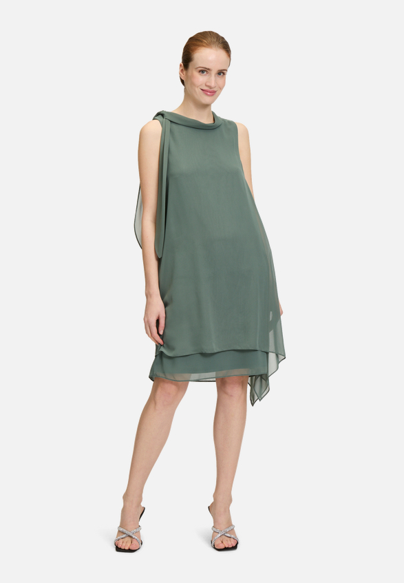 Cocktailkleid ohne Arm / Modellfoto Vorderseite (Outfit)