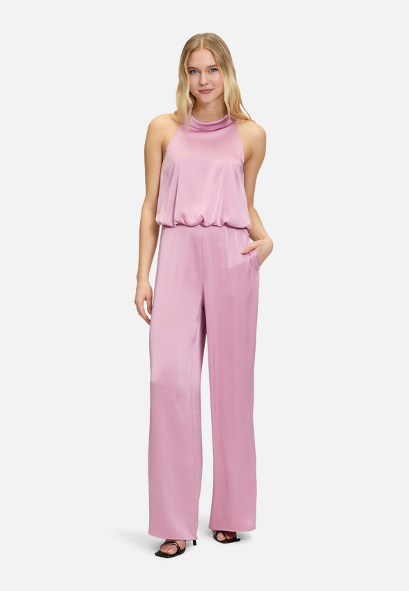 Jumpsuit mit Taschen / Modellfoto Vorderseite