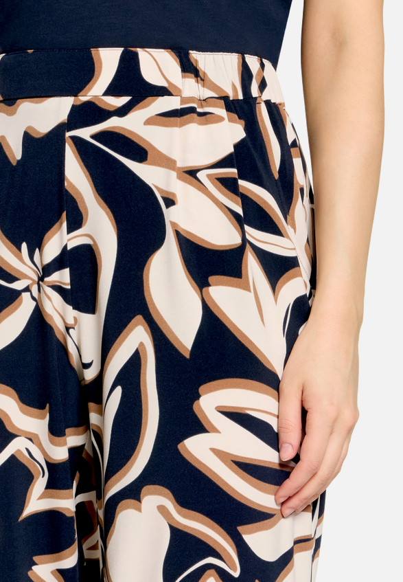 Schlupfhose  mit Bundfalten Style Nelly Fashion / Detailbild