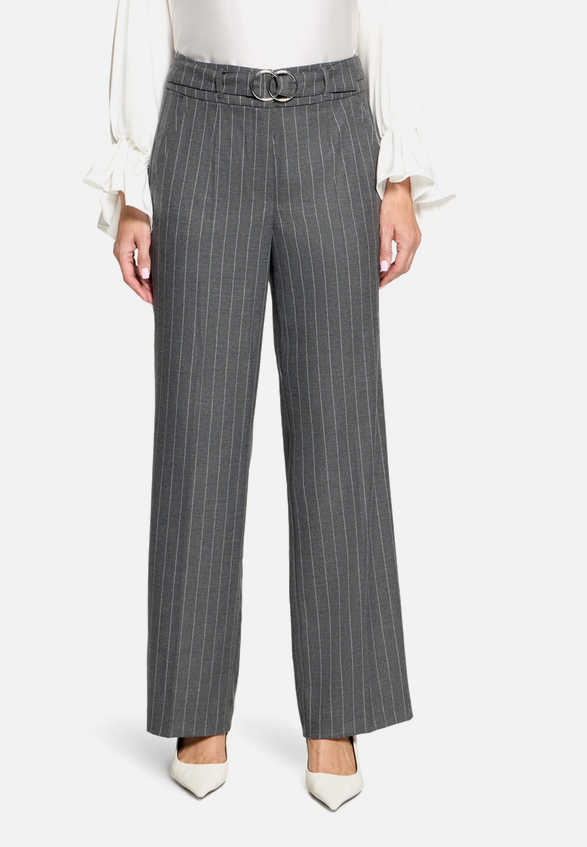 Marlene-Hose mit Bindegürtel / Modellfoto Vorderseite