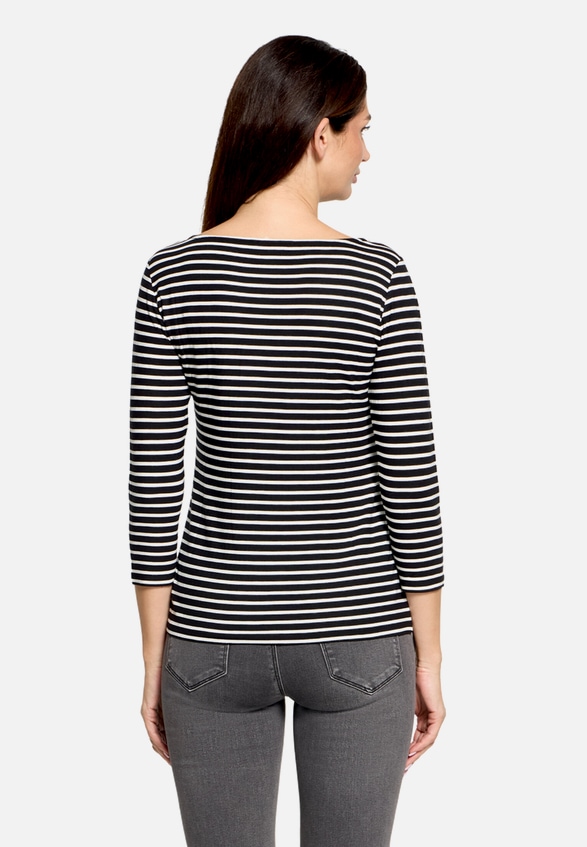 Basic Shirt mit Ringel / Modellfoto Rückseite