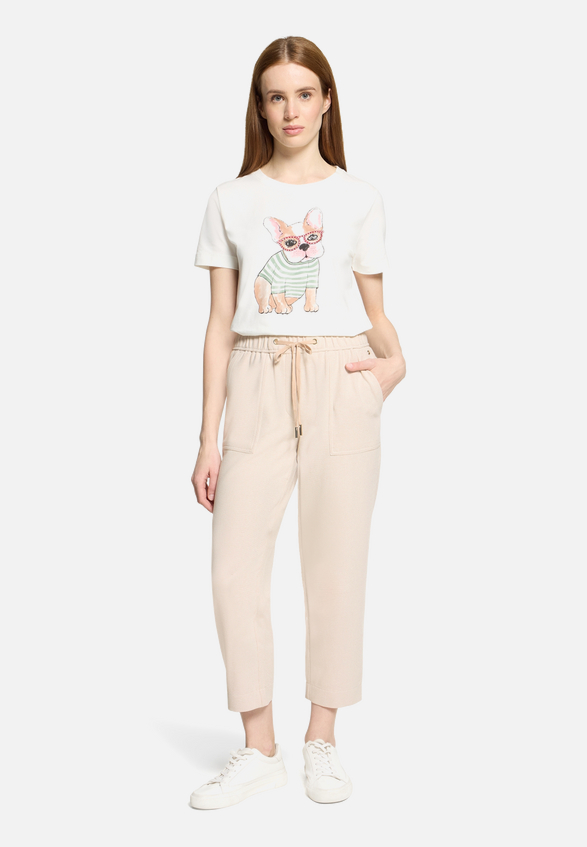 Casual-Hose mit elastischem Bund / Modellfoto Vorderseite (Outfit)