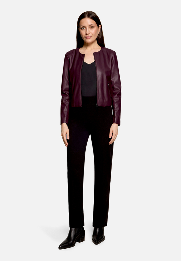 Blazer-Jacke mit Reißverschluss / Modellfoto Vorderseite (Outfit)