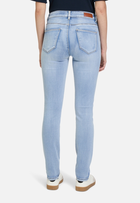 Slim Fit Jeans  mit Stretch Anteil Style Sunny  / Modellfoto Rückseite