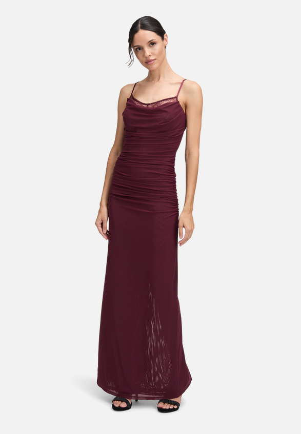 Abendkleid mit Spitzeneinsatz / Modellfoto Vorderseite