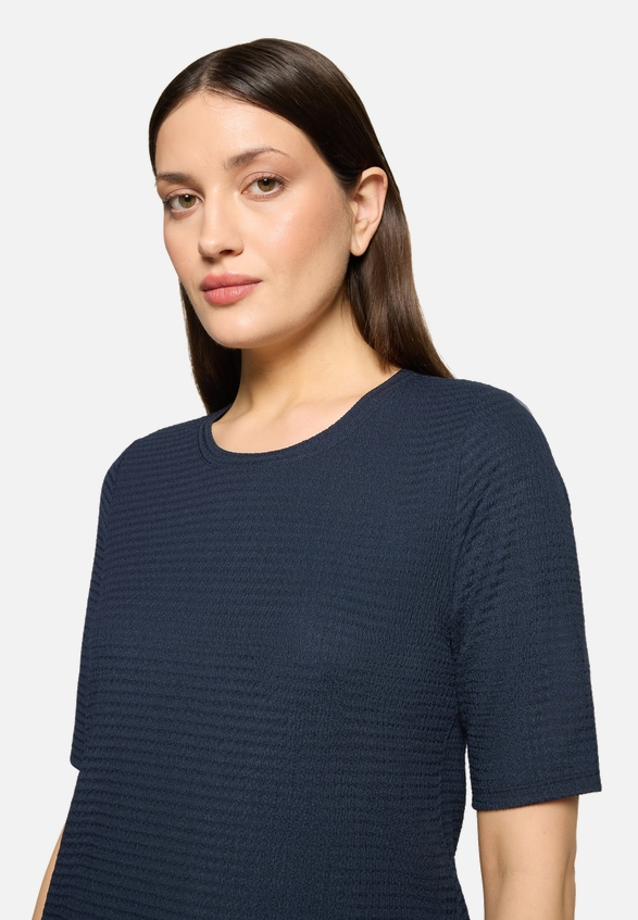 Strukturshirt mit Rundhalsausschnitt / Detailbild