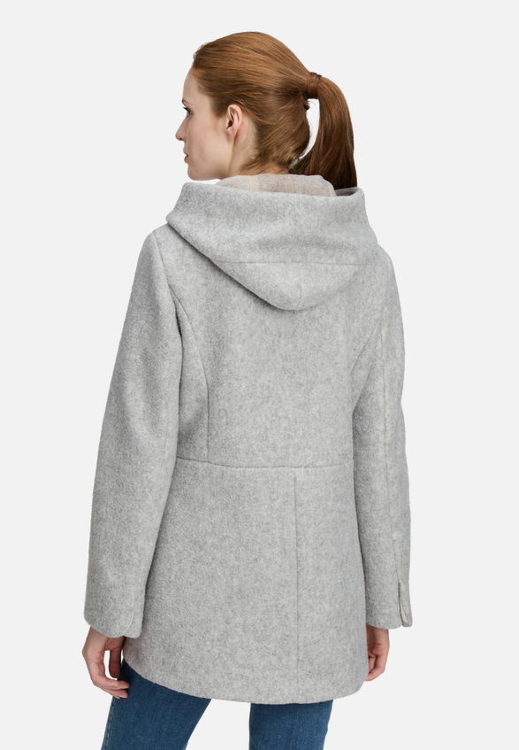 Winterjacke mit Kapuze / Modellfoto Rückseite