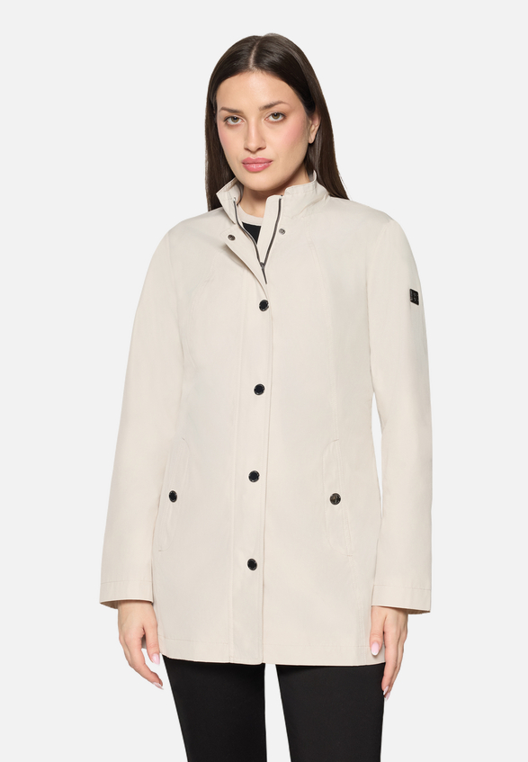 Outdoorjacke mit Stehkragen / Modellfoto Vorderseite