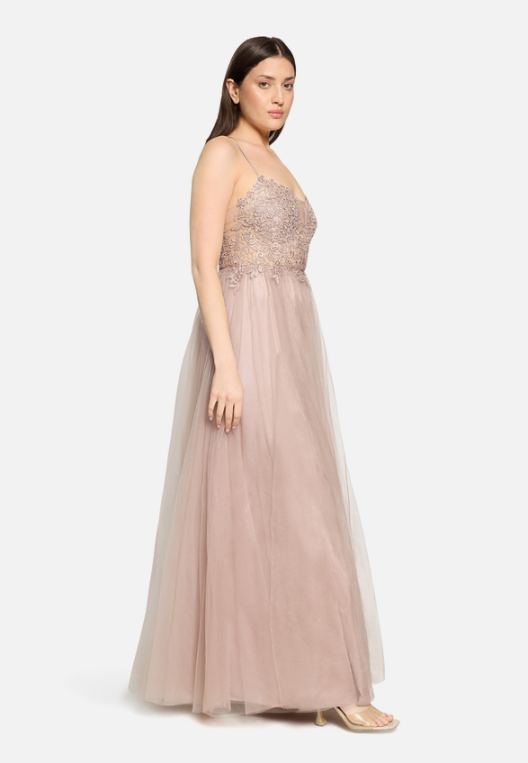 Abendkleid mit Stickerei / Modellfoto Vorderseite (Outfit)