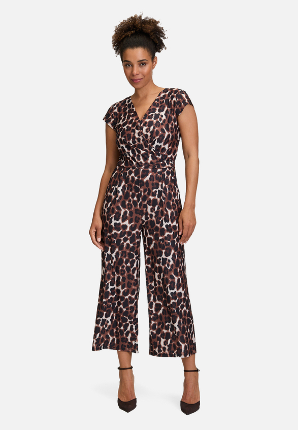 Jumpsuit kurzarm / Modellfoto Vorderseite (Outfit)