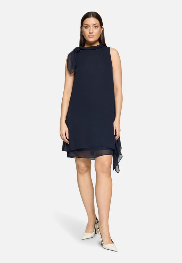 Cocktailkleid ohne Arm / Modellfoto Vorderseite
