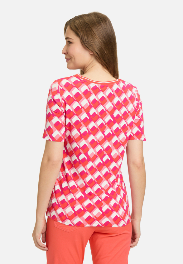 Basic Shirt mit Print / Modellfoto Rückseite
