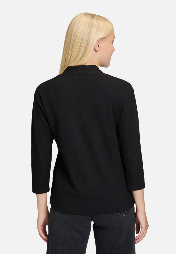 Casual-Shirt mit V-Ausschnitt / Modellfoto Rückseite