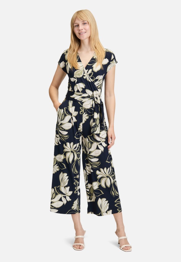 Jumpsuit mit Blumenmuster / Modellfoto Vorderseite
