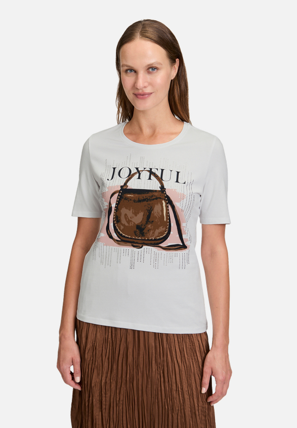 Basic Shirt mit Aufdruck / Modellfoto Vorderseite
