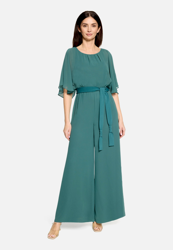Jumpsuit mit Bindegürtel / Modellfoto Vorderseite