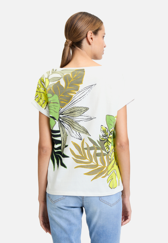 Halbarm-Shirt mit Ärmelaufschlag / Modellfoto Rückseite