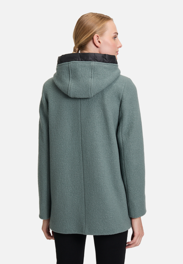 Wolljacke mit Kapuze / Modellfoto Rückseite
