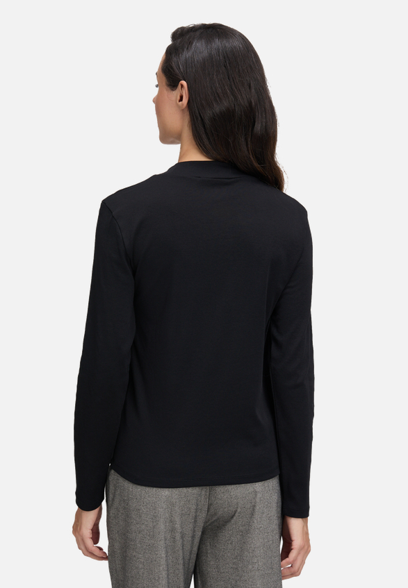 Langarm-Shirt mit Kragen / Modellfoto Rückseite