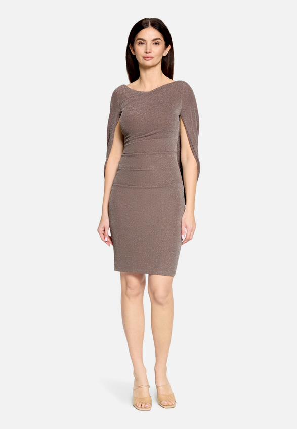 Cocktailkleid im Glitzer-Look / Modellfoto Vorderseite