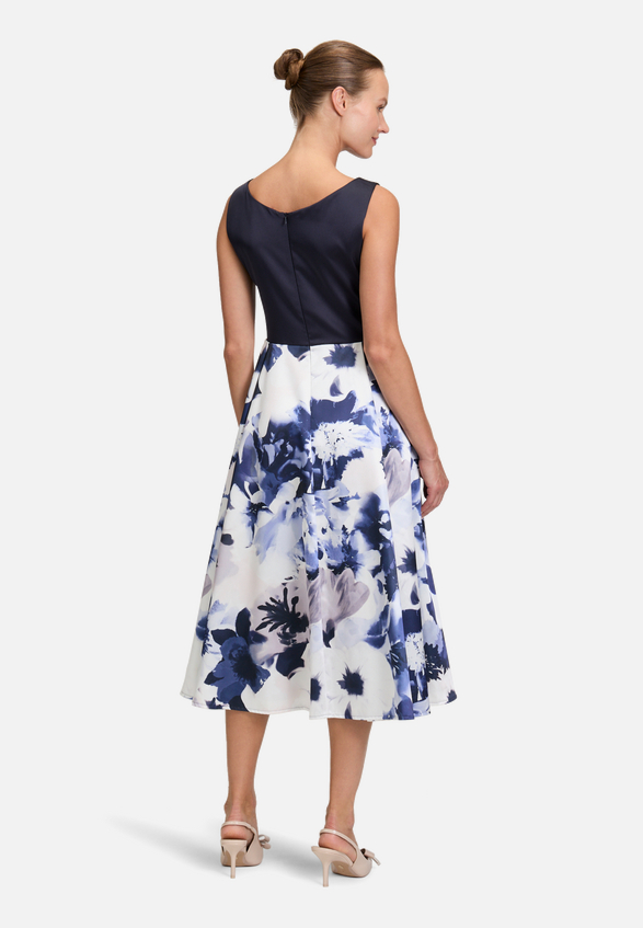 Cocktailkleid mit ausgestelltem Rock / Modellfoto Rückseite