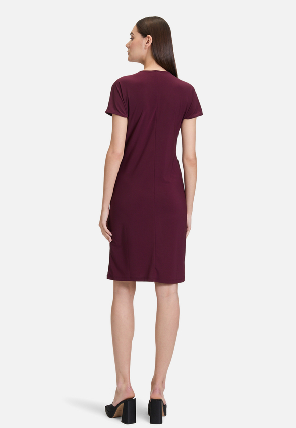 Jerseykleid mit Raffung / Modellfoto Rückseite