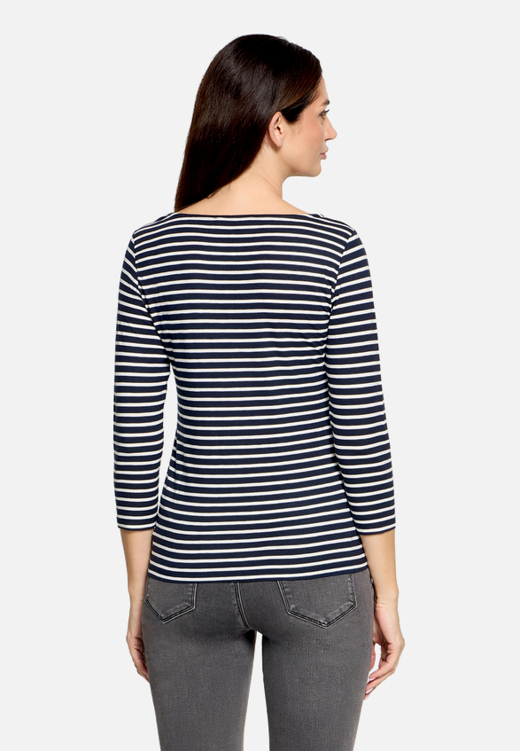Basic Shirt mit Ringel / Modellfoto Rückseite
