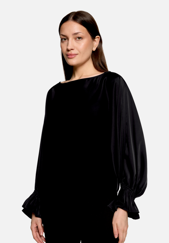 Satin-Bluse mit Fledermausärmeln / Detailbild