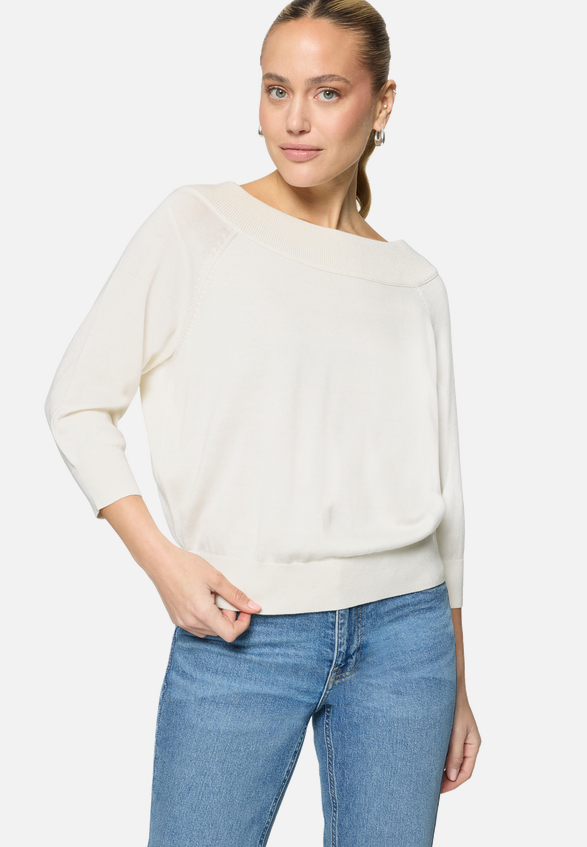 Strickpullover mit Carmenausschnitt  / Modellfoto Vorderseite