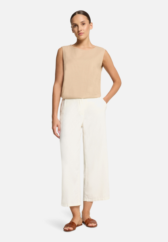 Leinenhose unifarben / Modellfoto Vorderseite (Outfit)