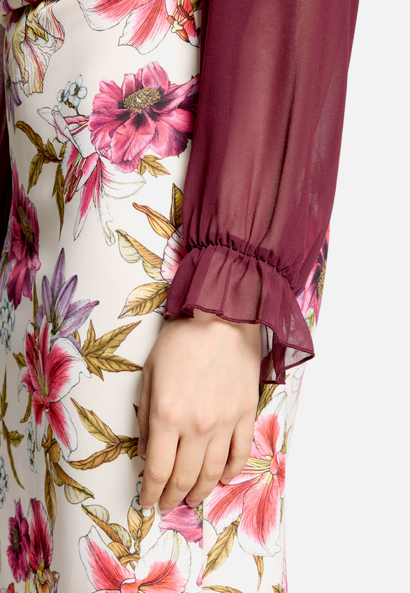 Bolero-Jacke mit gekräuseltem Ausschnitt / Detailbild