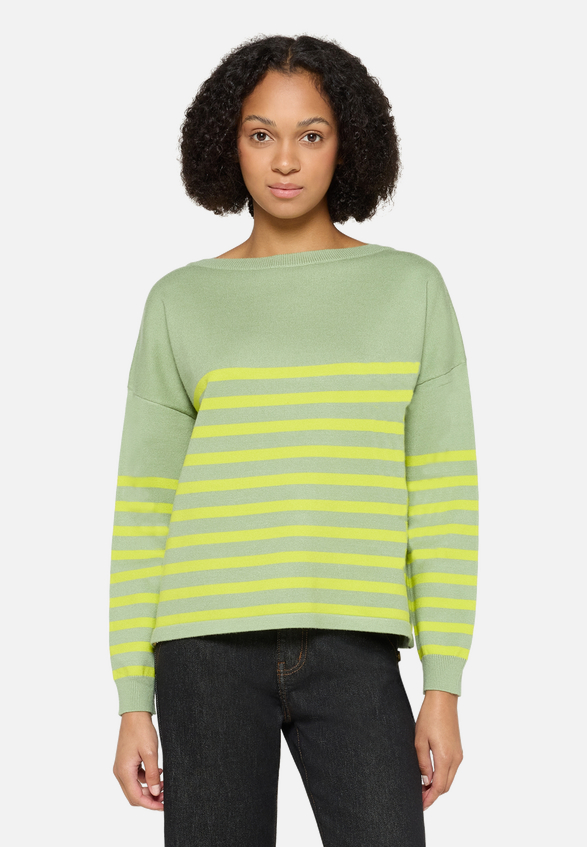 Strickpullover mit U-Boot-Ausschnitt / Modellfoto Vorderseite
