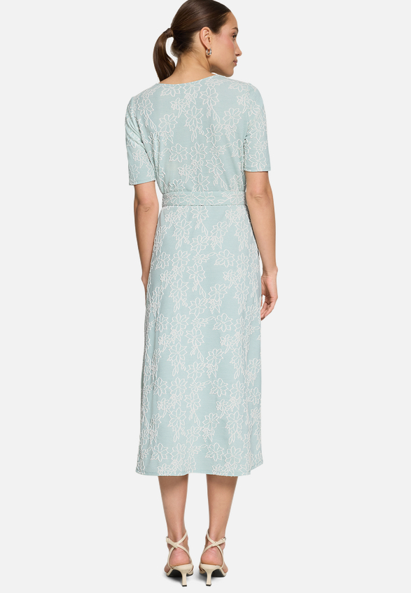 Midikleid mit Blumen-Stickerei / Modellfoto Rückseite
