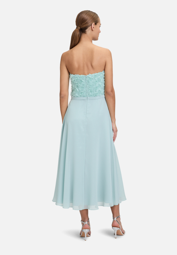 Abendkleid mit Cut-Outs / Modellfoto Rückseite