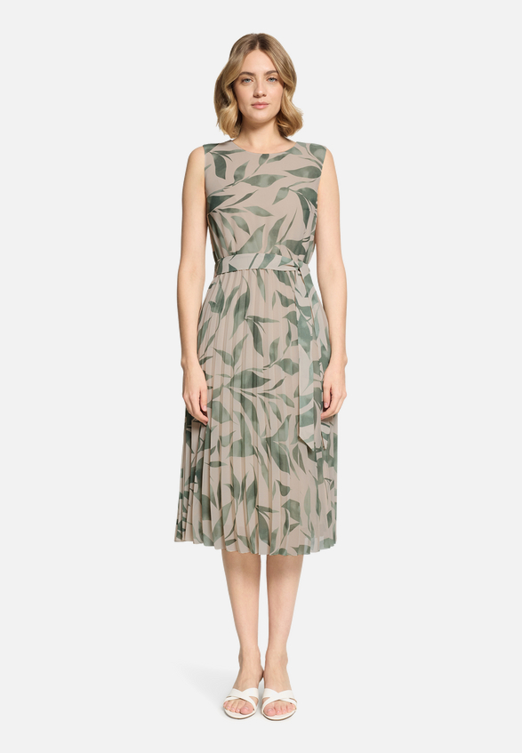 Chiffonkleid mit Plissee / Modellfoto Vorderseite