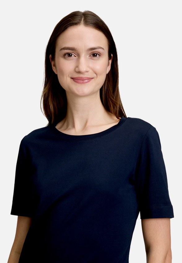Basic Shirt mit Rundhalsausschnitt / Detailbild