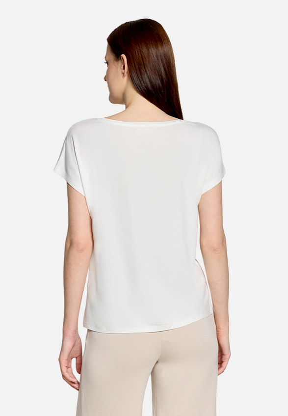 Casual-Shirt mit Aufdruck / Modellfoto Rückseite