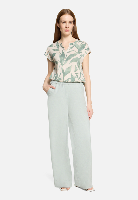 Casual-Shirt mit Tunnelzug / Modellfoto Vorderseite (Outfit)