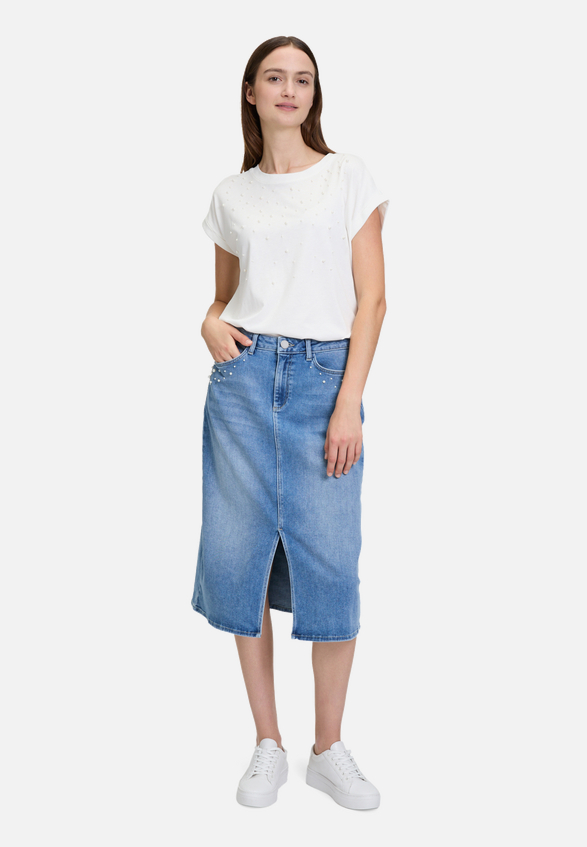 Jeansrock mit Waschung / Modellfoto Vorderseite (Outfit)