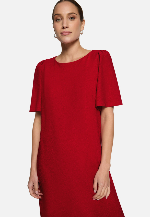 T-Shirt- Kleid  mit Rundhalsausschnitt  / Modellfoto Vorderseite